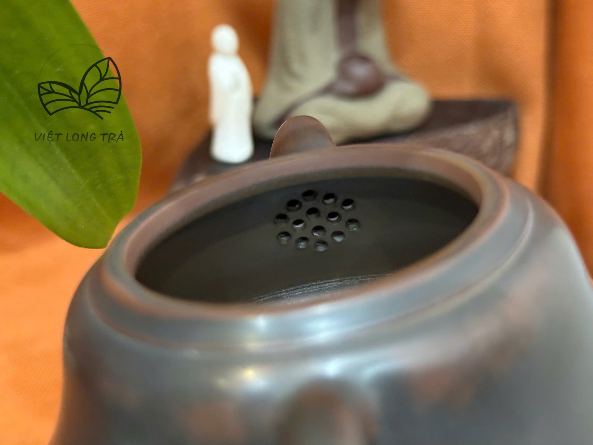 PLAIN NIXING CERAMIC TEAPOT 175ML - HANDMADE TEAPOT - ARTISAN HU DONGLI