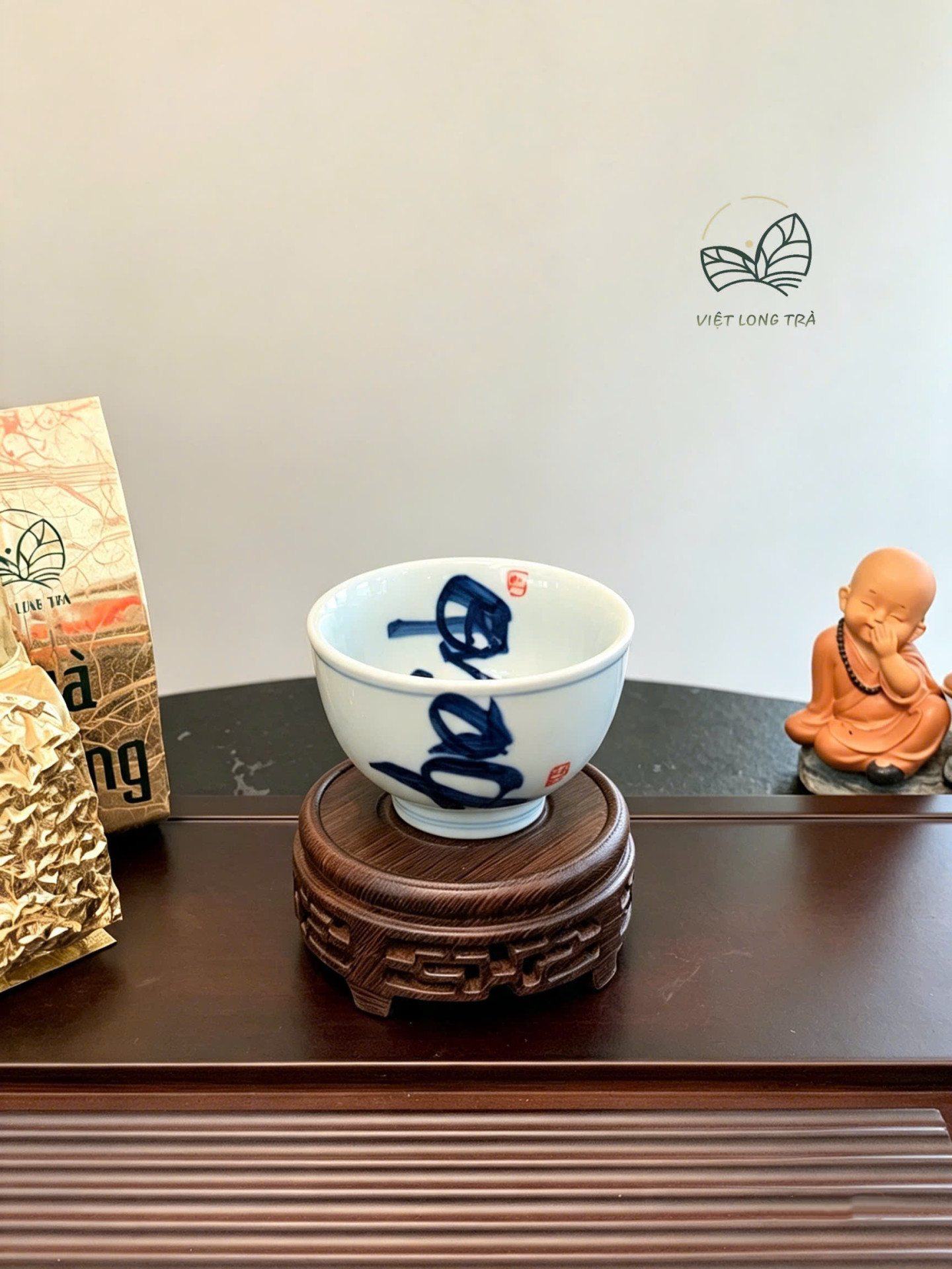 CHÉN CHỦ UỐNG TRÀ THANH HOA VẼ TAY THƯ PHÁP 105ML - CHÉN THỦ CÔNG - SỨ MEN XANH TRẮNG