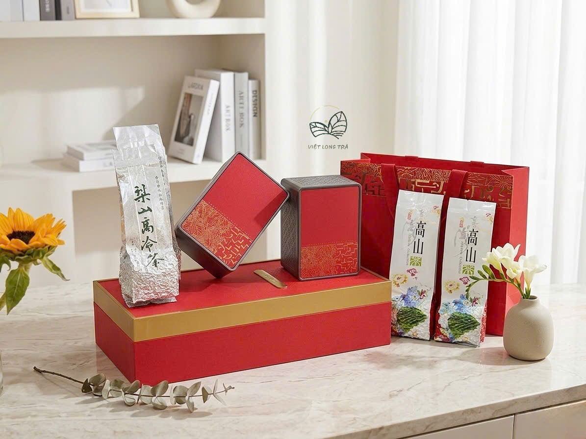 HỘP TRÀ QUÀ TẶNG MÀU ĐỎ ÁNH KIM SANG TRỌNG (CHƯA BAO GỒM TRÀ)