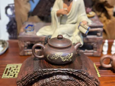 ANTIQUE-STYLE LOTUS NIXING CERAMIC TEAPOT FROM QINZHOU - 180ML - ZHU YONGKAO - FULLY HANDMADE TEAPOT
