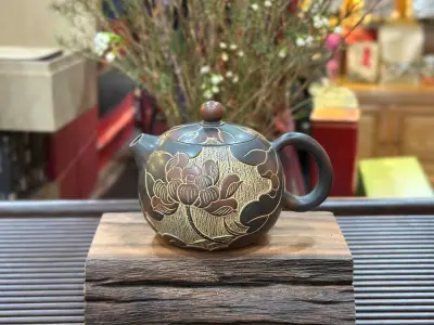 XISHI LOTUS NIXING CERAMIC TEAPOT FROM QINZHOU - 225ML - ZHANG ZHENHE - FULLY HANDMADE TEAPOT
