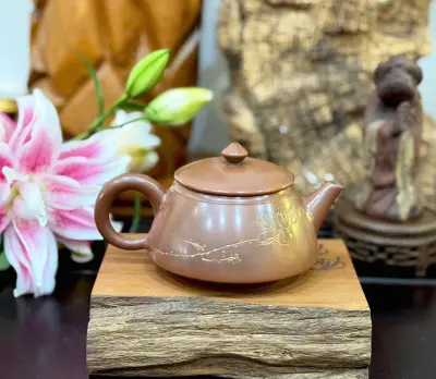 SHIPIAO TEAPOT IN NIXING CERAMIC FROM QINZHOU WITH LOTUS - CAPACITY 280ML - ZENG SHIJUN