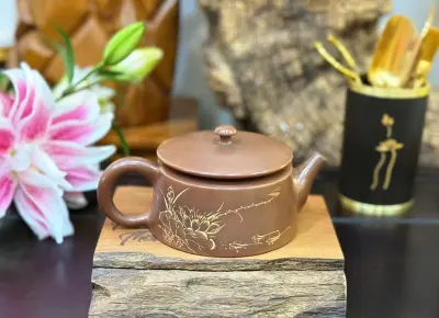 NIXING CERAMIC TEAPOT FROM QINZHOU WITH LOTUS - CAPACITY 260ML - ZENG SHIJUN