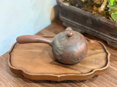 ĐƯỜNG VŨ NIXING QINZHOU CERAMIC TEAPOT WITH LOTUS AND FISH MOTIF - HANDMADE TEAPOT - 250ML
