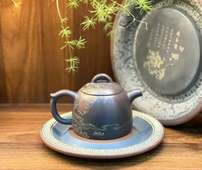 QINQUAN NIXING QINZHOU CERAMIC TEAPOT WITH ZEN BUDDHA MOTIF - HU DONGLI - HANDMADE TEAPOT - 200ML