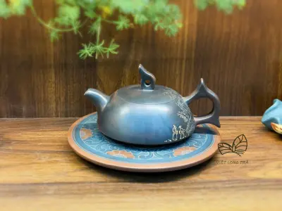 NIXING QINZHOU CERAMIC TEAPOT WITH LANDSCAPE MOTIF - CAPACITY 240ML - ARTISAN HU DONGLI