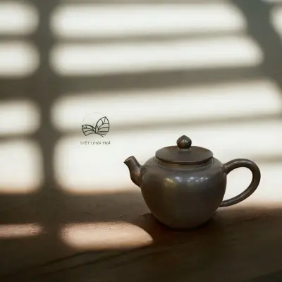HUAYING TEAPOT, NIXING WARE — ARTISAN HUANG XIN — 180ML — HANDMADE TEAPOT — EXCELLENT PERFORMANCE