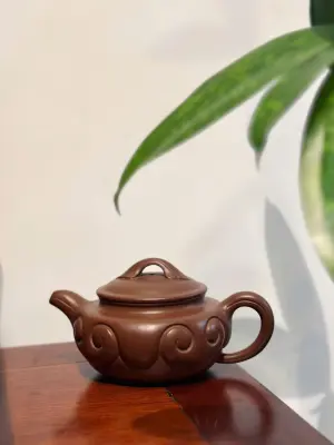 HANDMADE ANTIQUE-STYLE RUYI TEAPOT - 280ML - RAW QINGSHUINI ORE - ARTISAN HUANG ZIPING