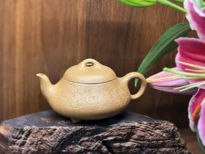 ZISHA KILN-TRANSFORMED TRIPOD TEAPOT IN MOUNTAIN-ORE ZHUNI CLAY - CAPACITY 190ML - EXCELLENT PERFORMANCE