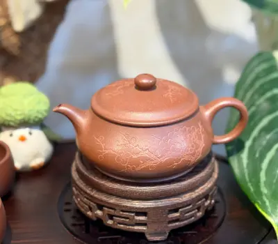 ẤM TRÀ TỬ SA MINH LÔ MAI HOA CHẤT TỬ NÊ - 180ML - NGHỆ NHÂN TRƯƠNG VĨ QUYÊN