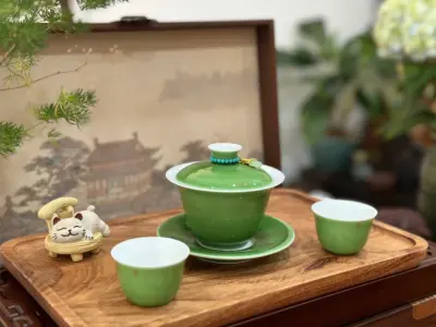 "EVERYTHING AS YOU WISH" PORCELAIN GAIWAN - BRIGHT SMOOTH EMERALD-LIKE GLAZE - 150ML