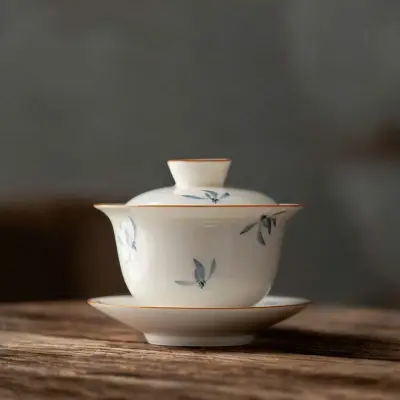 QINGHUA MAGNOLIA PORCELAIN GAIWAN - HAND-PAINTED MOTIF - 165ML CAPACITY