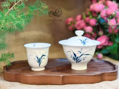 PORCELAIN GAIWAN WITH HAND-PAINTED ORCHID MOTIF AND ELEGANT SILVER TRIM - CAPACITY 110ML