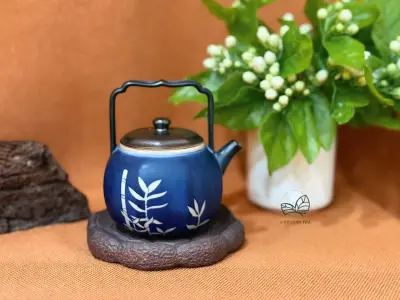 CERAMIC TEAPOT WITH HAND-PAINTED BAMBOO MOTIF - HONEYCOMB FILTER - CAPACITY 125ML