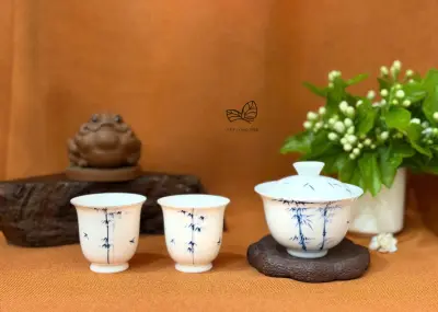 WHITE PORCELAIN BREWING GAIWAN WITH HAND-PAINTED BAMBOO NODE MOTIF - CAPACITY 125ML