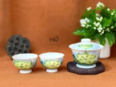 BREWING GAIWAN WITH HAND-PAINTED GREEN LOTUS POND MOTIF - 105ML - GAIWAN