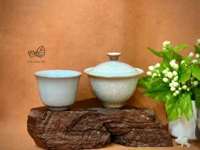 HANDMADE CRACKLE-GLAZE PORCELAIN BREWING GAIWAN WITH PEONY MOTIF - CAPACITY 130ML