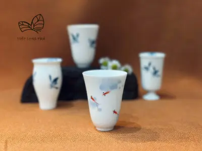 WHITE PORCELAIN AROMA CUP – HAND-PAINTED FISH MOTIF – 40ML
