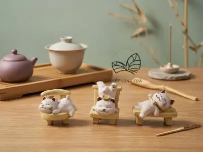 LUCKY CAT TEA TABLE ORNAMENT - FENG SHUI MEANING