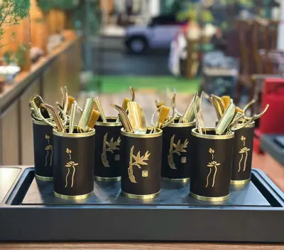 TEA TOOL SET IN A BAMBOO TUBE, BAKELITE WOOD, LOTUS AND BAMBOO MOTIF - 5 PIECES - DURABLE