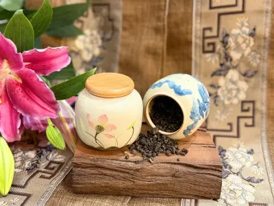 PORCELAIN TEA CADDY WITH WOODEN LID - LOTUS & MOUNTAIN MOTIF