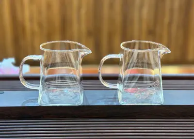 TỐNG TRÀ CÓ QUAI THỦY TINH TỨ GIÁC TRONG SUỐT - DỤNG CỤ TRÀ ĐẠO ĐẸP