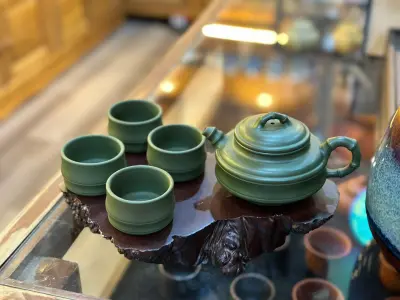 ZHUDUAN LÜNI TEAPOT AND CUP SET - 250ML CAPACITY - ELEGANT GIFT BOX INCLUDED
