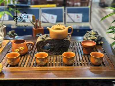 NGƯU CÁI LIÊN TỬ TEAPOT SET — 210ML CAPACITY — LUXURY GIFT BOX INCLUDED