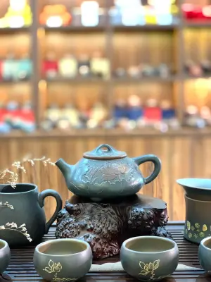 SHIPIAO LOTUS TEAPOT SET — 260ML CAPACITY — LUXURY GIFT BOX INCLUDED