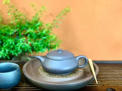 ZISHA TEAPOT, GUANZU SHAPE, HEISHA CLAY — 150ML — HANDMADE TEAPOT